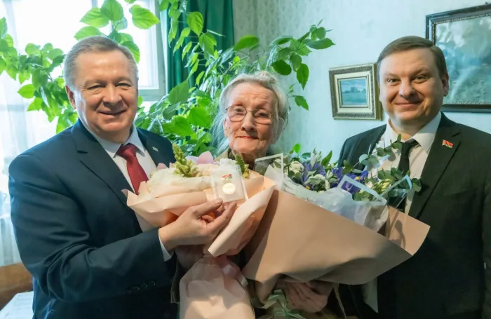 Одному из самых опытных и уважаемых мастеров отечественных СМИ Тамаре Рощене присвоено почетное звание БСЖ «Заслуженный журналист»