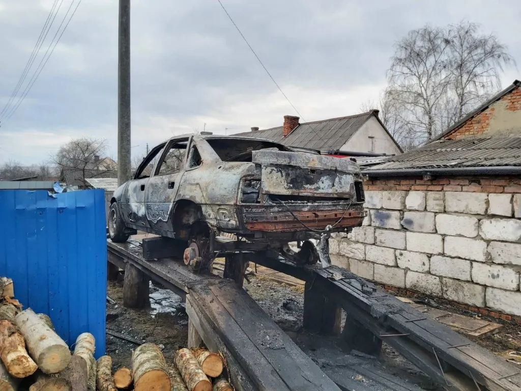 В Петриковском районе при самостоятельном тушении автомобиля пострадал мужчина