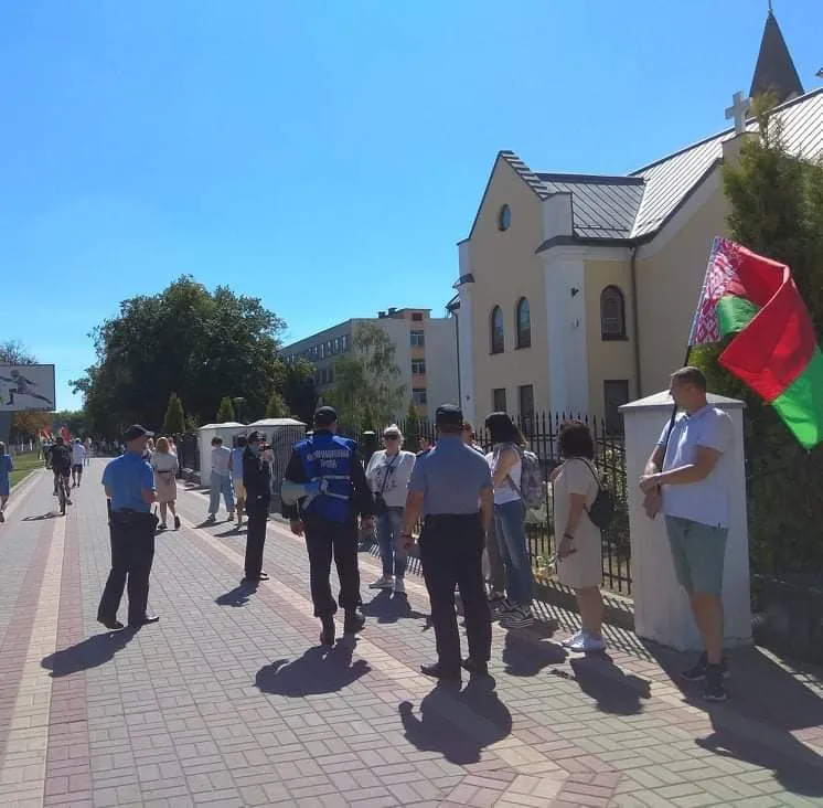 В Гомеле собирали очередную женскую цепочку солидарности, однако что-то пошло не по плану ее организаторов