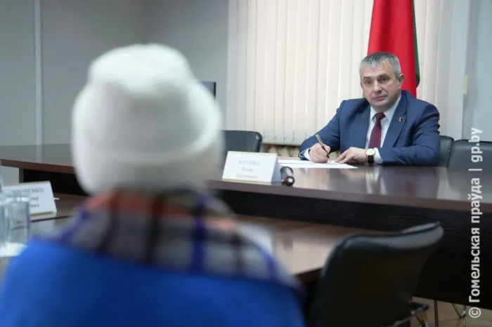 Будет ли в райцентре построен бассейн? Председатель облисполкома Иван Крупко провел прием граждан в Наровле