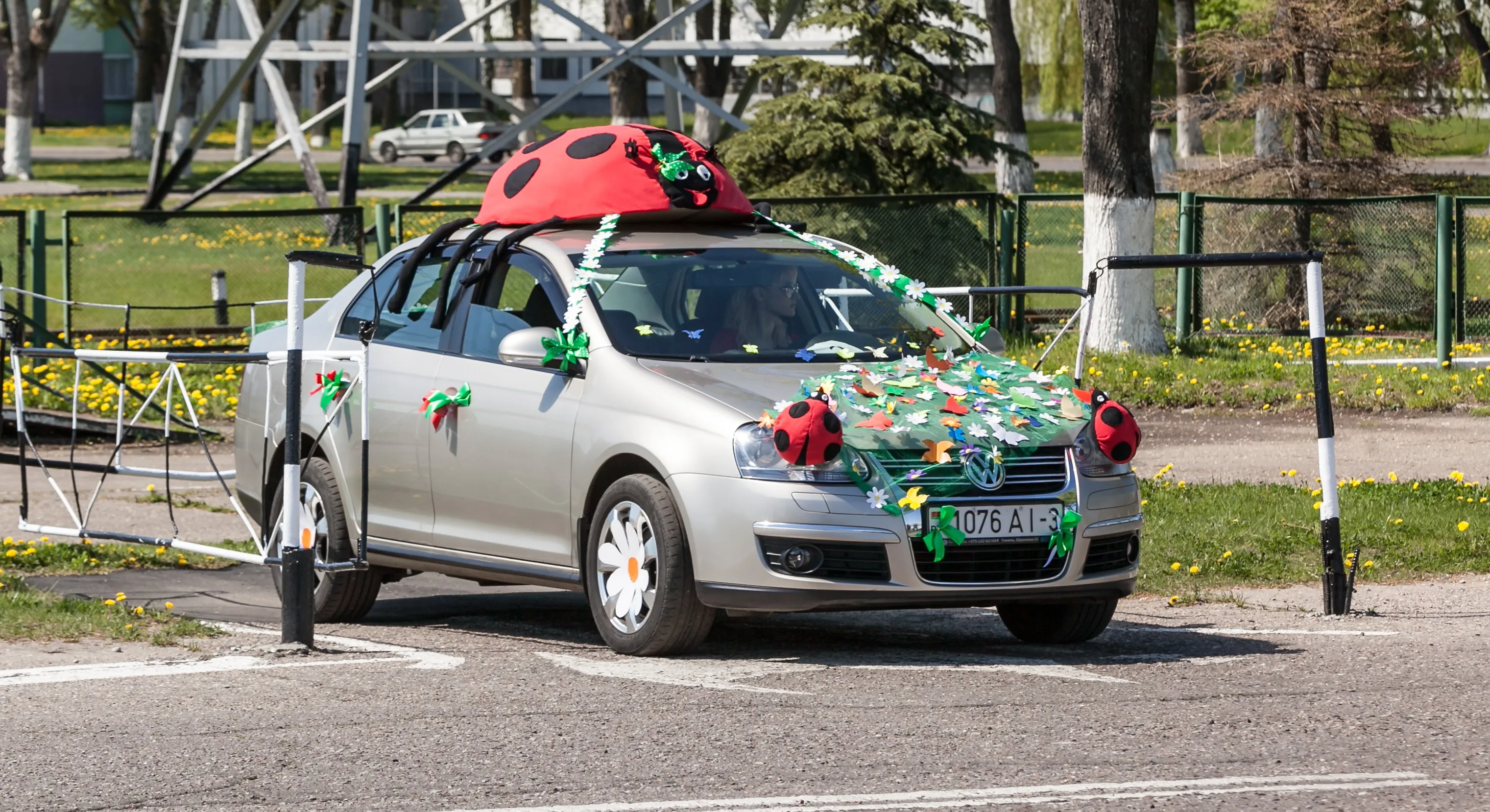 Участницы конкурса «Автосеньорита-2015» рекордно быстро выполняли боковую парковку и покоряли эстакаду