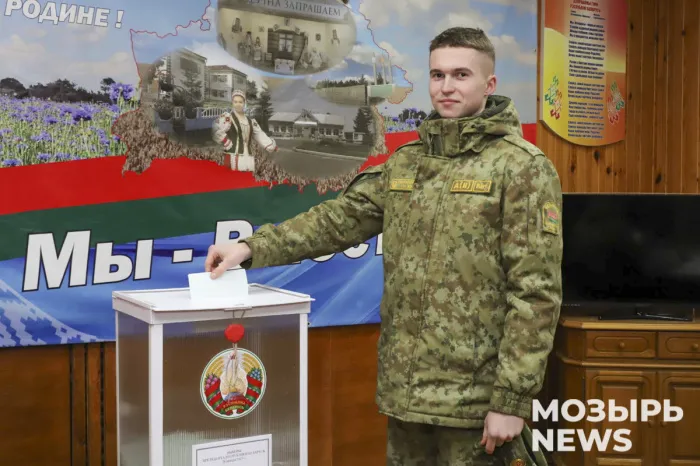 Военнослужащие Мозырского пограничного отряда приняли участие в досрочном голосовании