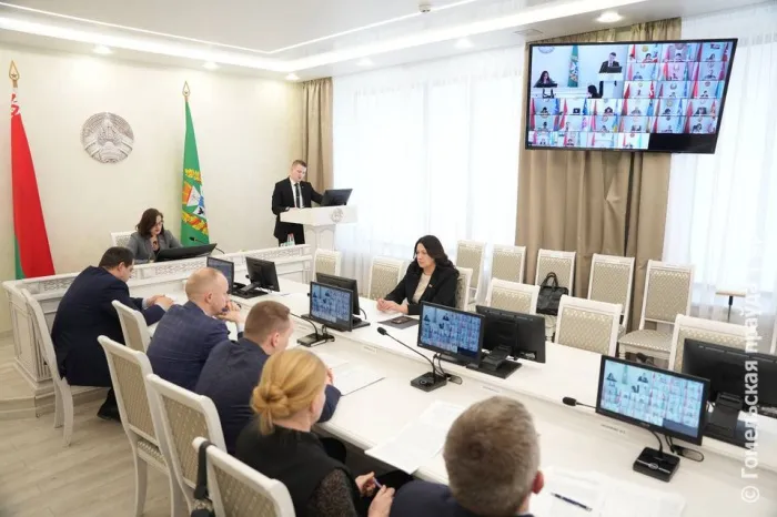 Не сидеть в гаджетах, а работать в команде: в облисполкоме обсудили вторичную занятость молодежи