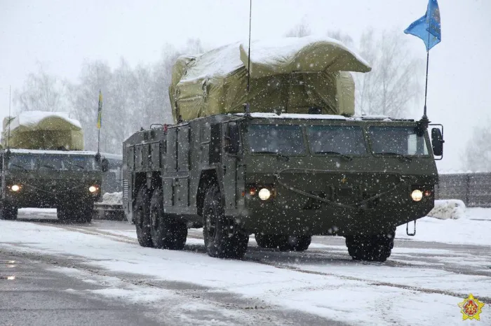 В Беларусь прибыли очередные батареи зенитных ракетных комплексов «Тор-М2»