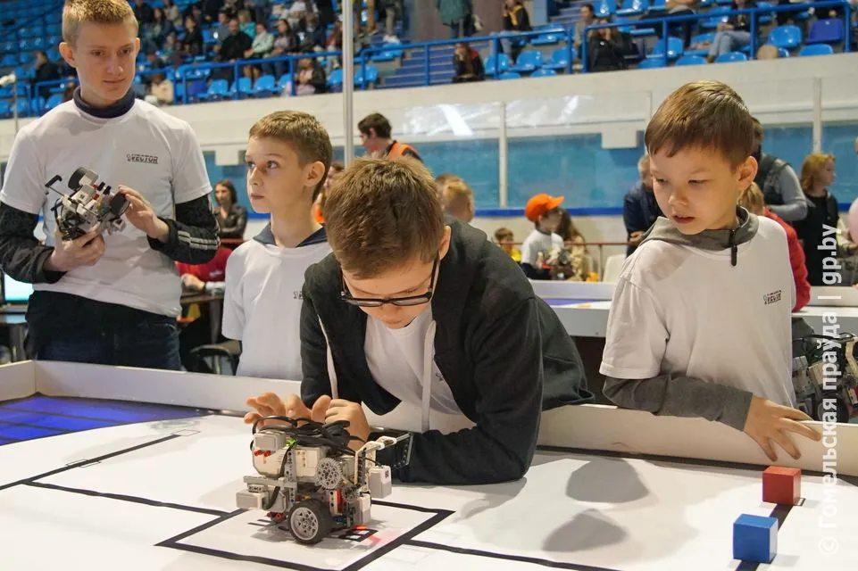 Более 400 юных робототехников поборются за победу в областном турнире Roboquest