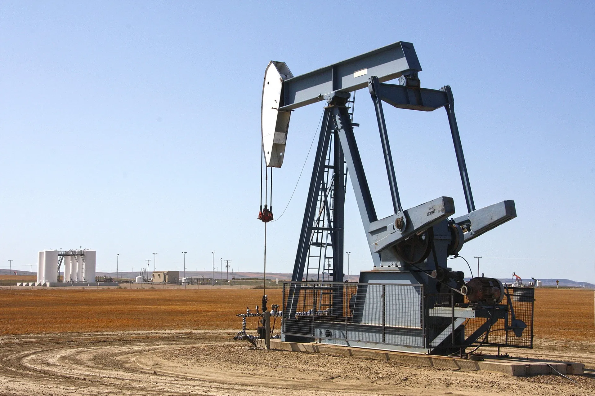 С 1 сентября снижаются экспортные пошлины на нефть и нефтепродукты 