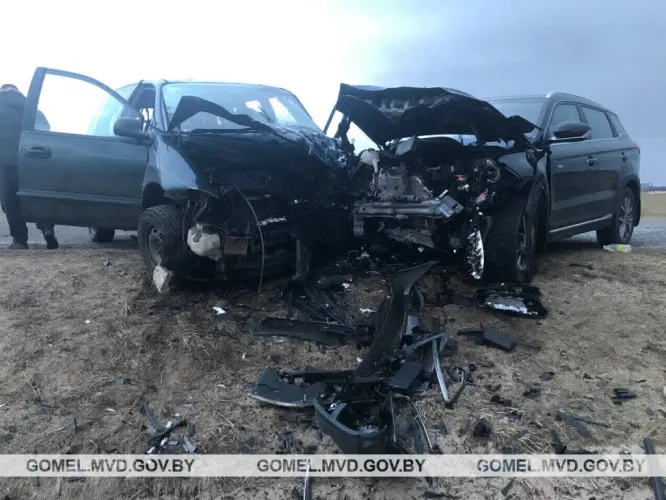 В Гомельском районе столкнулись два автомобиля
