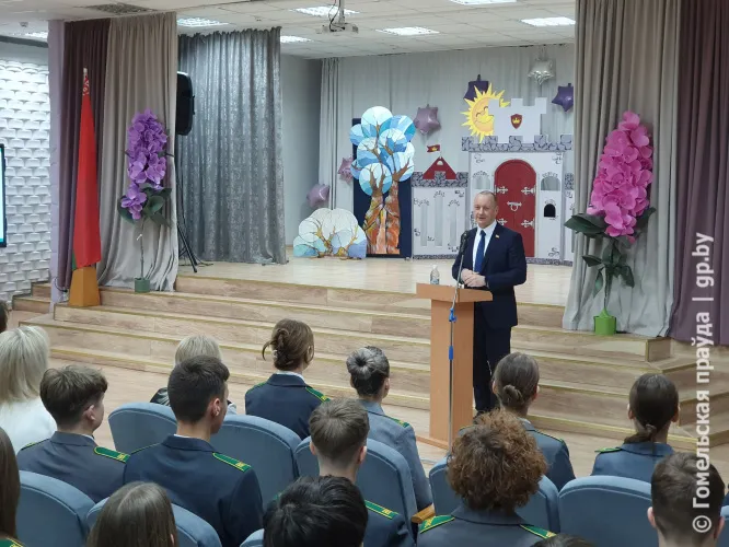 Урок налоговой грамотности провел для старшеклассников министр по налогам и сборам Республики Беларусь Дмитрий Кийко 
