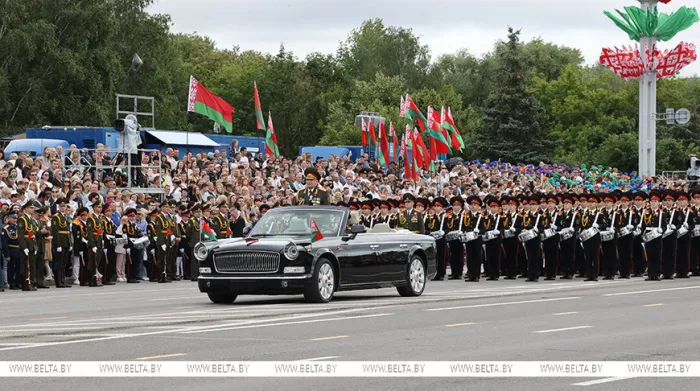 ФОТОФАКТ: Военный парад в честь Дня Независимости проходит в Минске