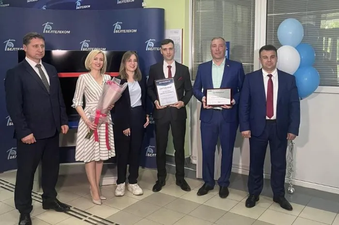 «Белтелеком» поздравил юбилейного абонента телевидения ZALA