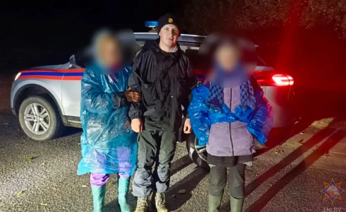 В Мозырском районе работники МЧС и волонтеры нашли потерявшихся в лесу пенсионерок