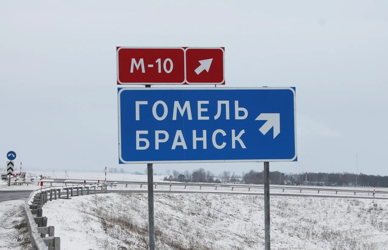 Когда едешь по М10 в Речицком районе: красивые природные пейзажи, хорошее дорожное покрытие и… многочисленные свалки мусора рядом с трассой 