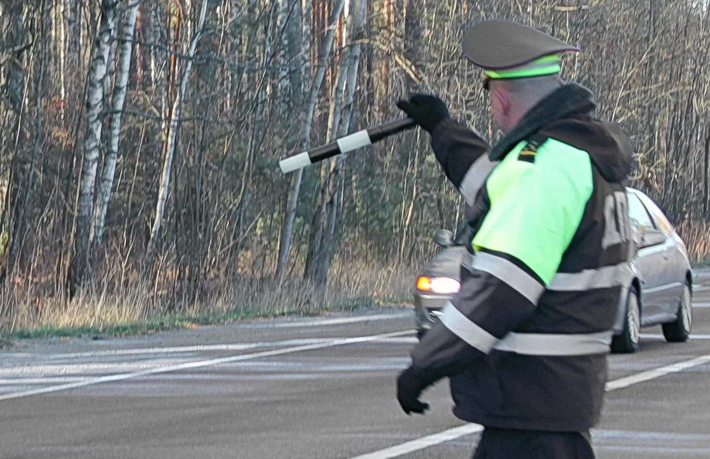 В Гомельском районе автомобиль сбил двух 16-летних девочек и скрылся