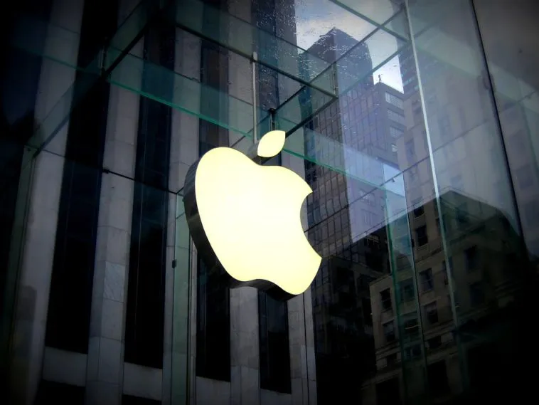 Apple откладывает массовое производство новых моделей iPhone примерно на месяц