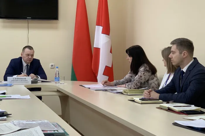 Заместитель председателя облисполкома Дмитрий Алейников провел прямую телефонную линию и прием граждан в Чечерске