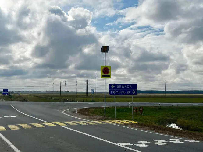 На трассе М-10 в Гомельской области установили умный знак STOP