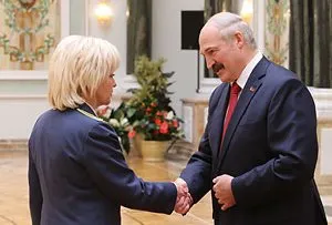 Лукашенко: праздник 8 Марта символизирует глубокое уважение к женщинам