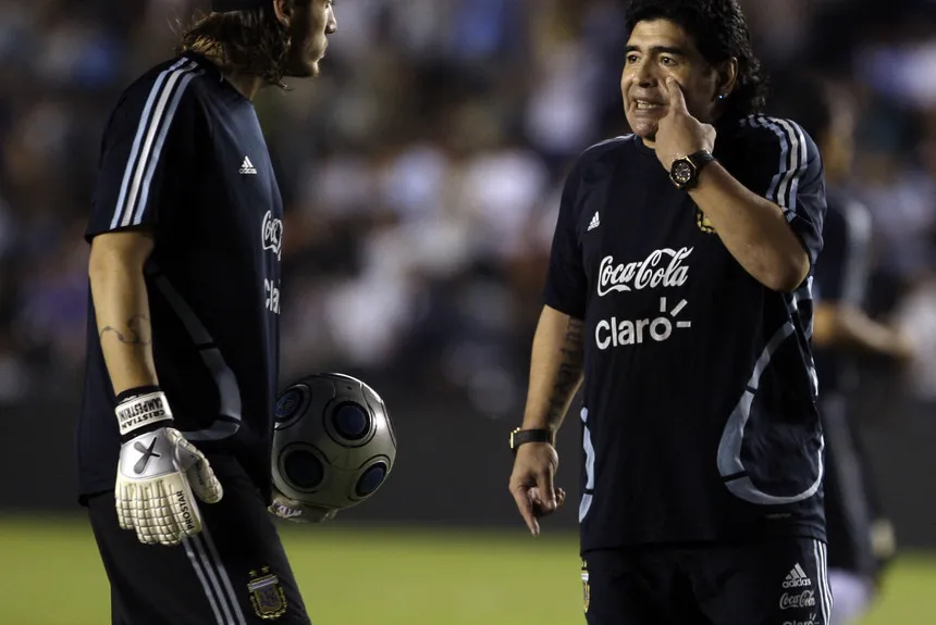 Диего Марадона предложил 38-летнему аргентинскому вратарю перейти в брестское «Динамо»