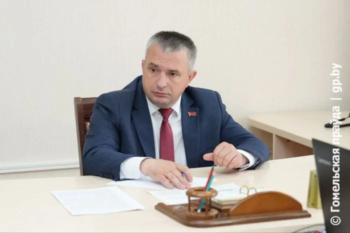 Полесская железная дорога и льготный кредит. Председатель облисполкома Иван Крупко провел прием граждан в Гомеле