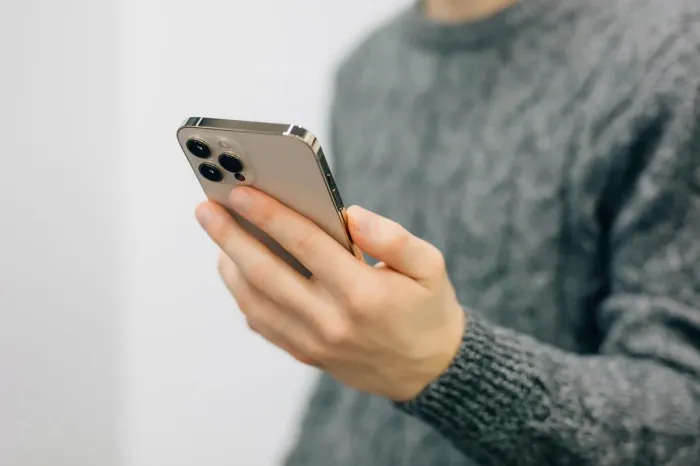 Житель Лоева продал минчанину реплику IPhone под видом оригинала 