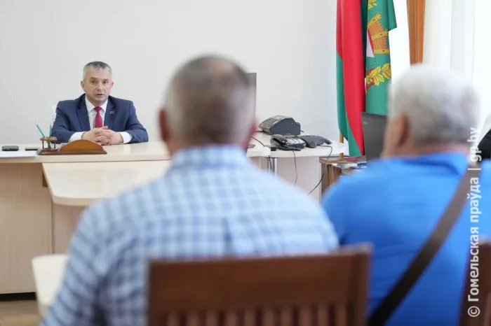 Провести водопровод и построить дамбу: на прием граждан к губернатору Ивану Крупко в Гомеле обратились жители областного центра и Чечерска