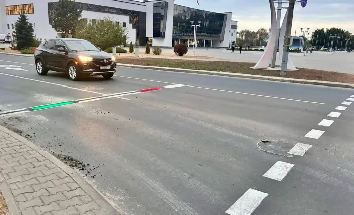 На подъезде к пересечению улиц Кожара и Мазурова в Гомеле установлено дублирование сигнала светофора в стоп-линии