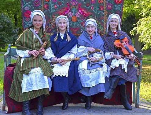 В библиотеке имени А. И. Герцена проходит выставка фотографий Михаила Гута «Такие разные гомельчанки»
