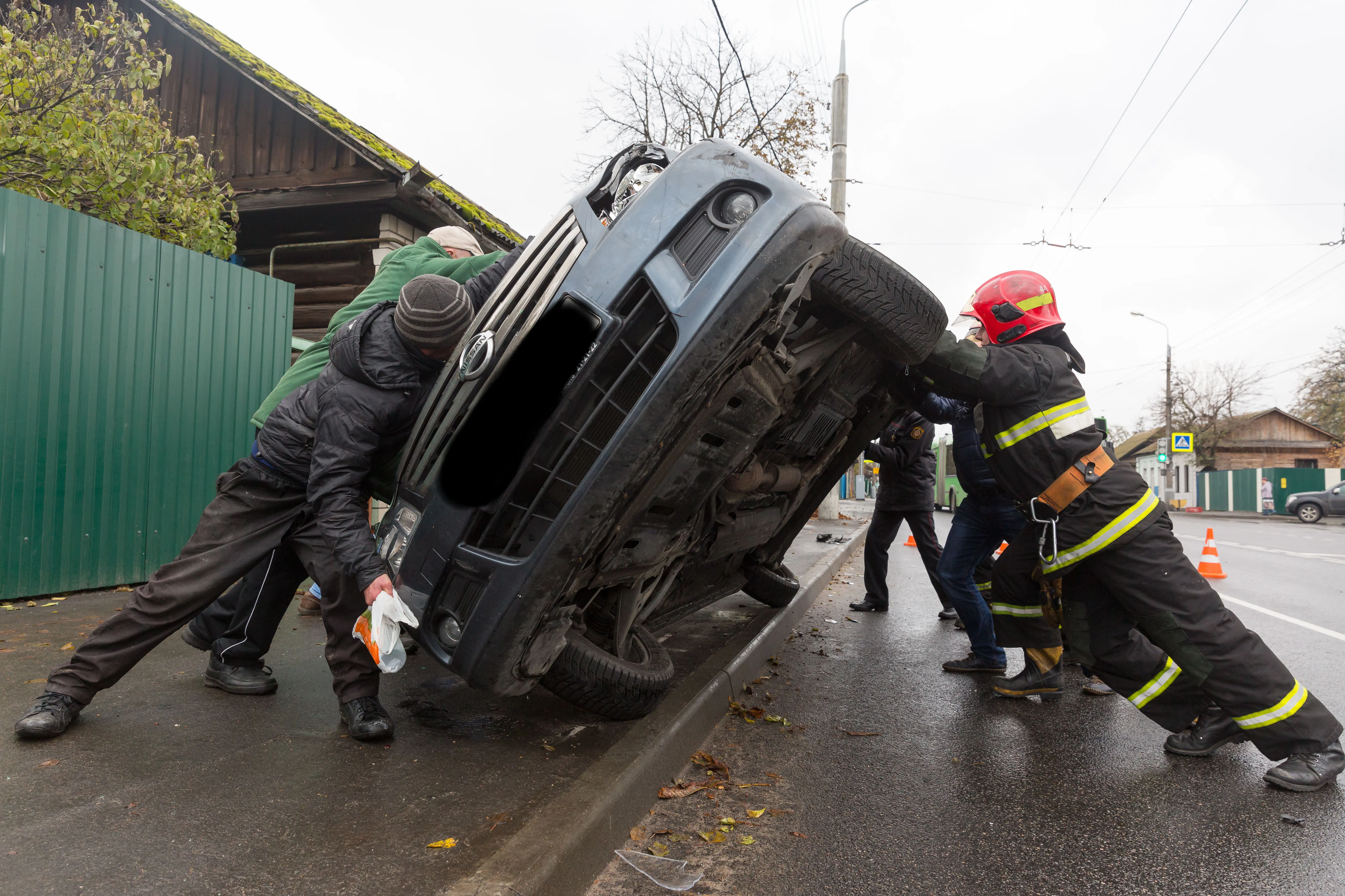 В Гомеле на Полесской перевернулся автомобиль