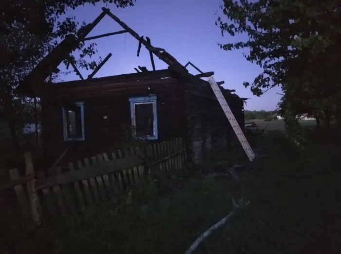 В Лельчицком районе при пожаре жилого дома два человека погибли, один пострадал