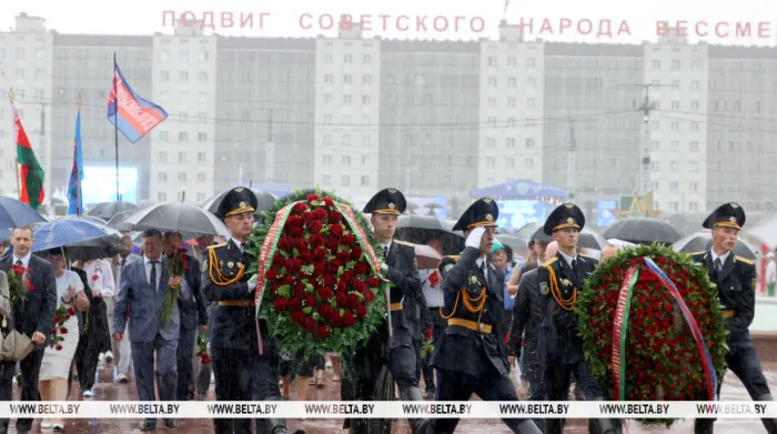 ФОТОФАКТ: Церемония возложения цветов к Вечному огню состоялась в Витебске