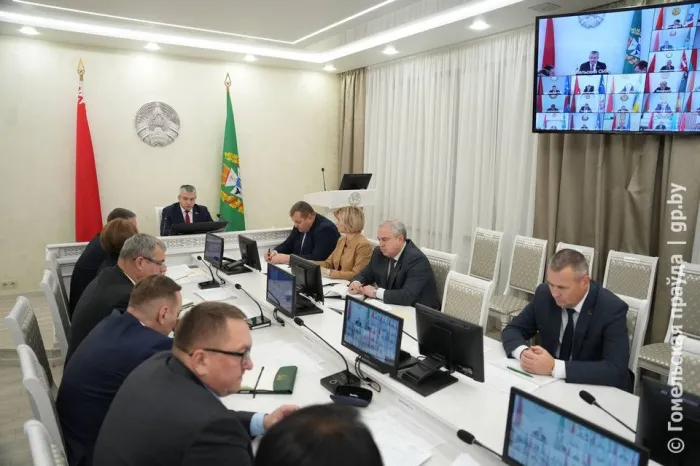 Готовность стопроцентная. На аппаратном совещании в облисполкоме обсудили вопросы подготовки к новогодним праздникам