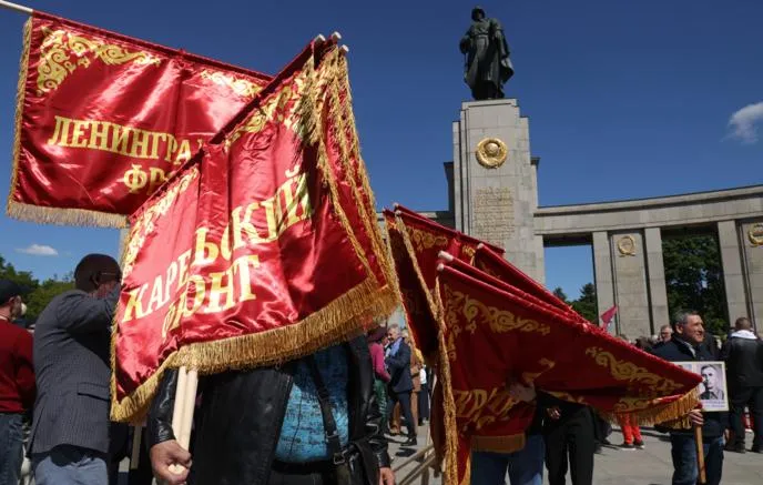 Пока Беларусь масштабно готовится к празднованию Дня Победы, в Европе запрещают память