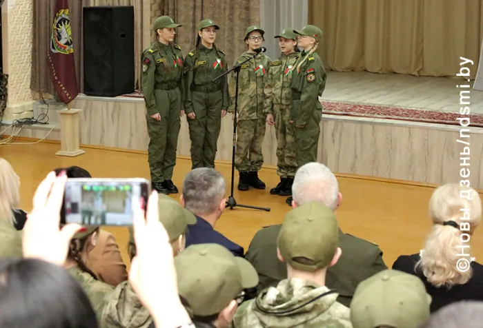 В Жлобине открыт военно-патриотический клуб «Рассвет»: 22 школьника приняли клятву