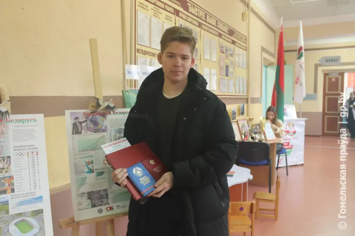 Ярко, интересно и с подарками проходит основной день голосования в Советском районе Гомеля в средней школе № 3 Гомеля имени Д. Н. Пенязькова