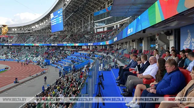 Лукашенко пришел на "Динамо" поболеть за белорусских легкоатлетов в финале командного турнира II Европейских игр