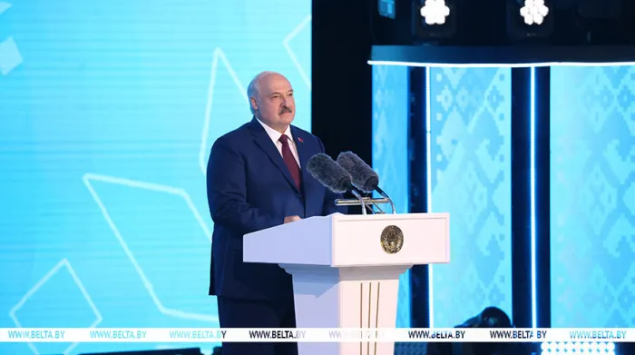 Александр Лукашенко на "Славянском базаре" вручил премии СГ в области литературы и искусства за 2023-2024 годы