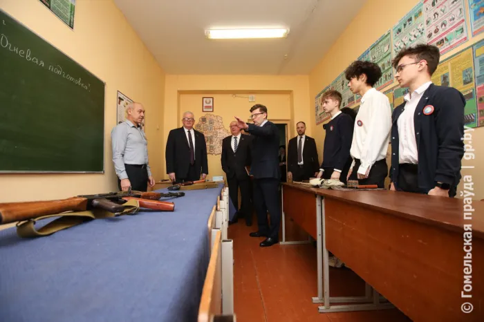 Урок патриотизма от Игоря Карпенко: Председатель ЦИК встретился с буда-кошелевскими школьниками