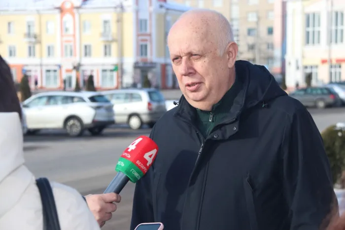 Анатолий Сивак по поручению главы государства посетил Рогачевский район и проконтролировал содержание КРС в зимне-стойловый период, готовность к весенне-полевым работам