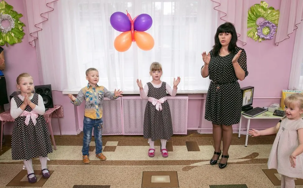 В международный день грамотности детсадовцы читали сотрудникам «Беларусбанка» стихи о деньгах и банкоматах