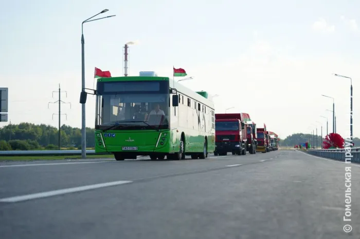 В Минск и Могилев на скорости 90 километров в час: Автомобильную дорогу «Центролит - Урицкое - Уваровичи» открыли сегодня после реконструкции