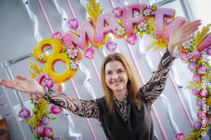 В ГГУ имени Ф. Скорины в канун 8 Марта открылся яркий творческий проект – выставка «Мелодия сердца». Смотрите, удивляйтесь, вдохновляйтесь!