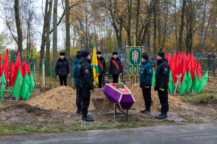 Вернулся домой спустя 80 лет: в Ветке перезахоронили останки летчика-истребителя времен Великой Отечественной войны