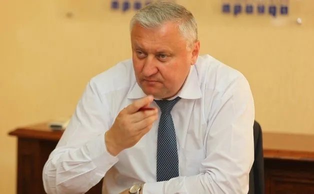 На то и власть, чтобы решать проблемы людей