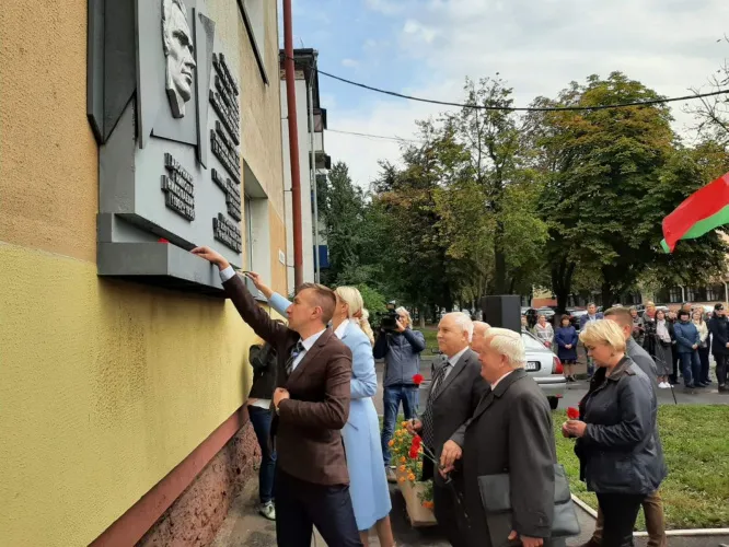 Ко Дню народного единства в Гомеле и Мозыре прошли торжественные митинги в память о Николае Дворникове и Вере Хоружей