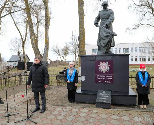 В агрогородке Дуброва Светлогорского района отметили 81-ю годовщину освобождения от немецко-фашистских захватчиков