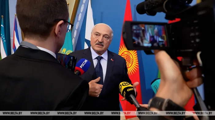 Зачем звонил Макрон? Лукашенко раскрыл подробности телефонного разговора с Президентом Франции 