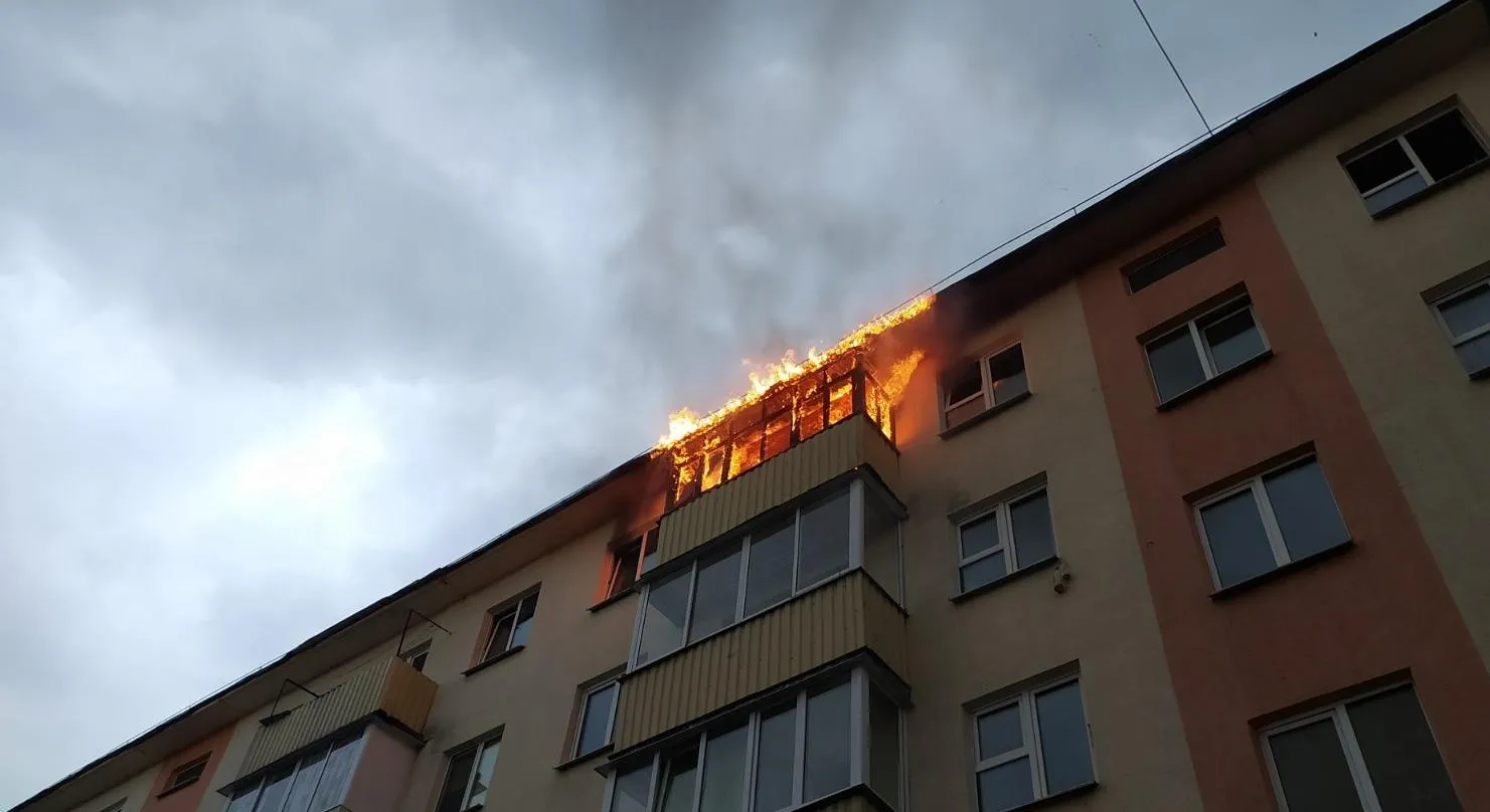 На пожаре в Светлогорске тридцатилетний парень спас соседку