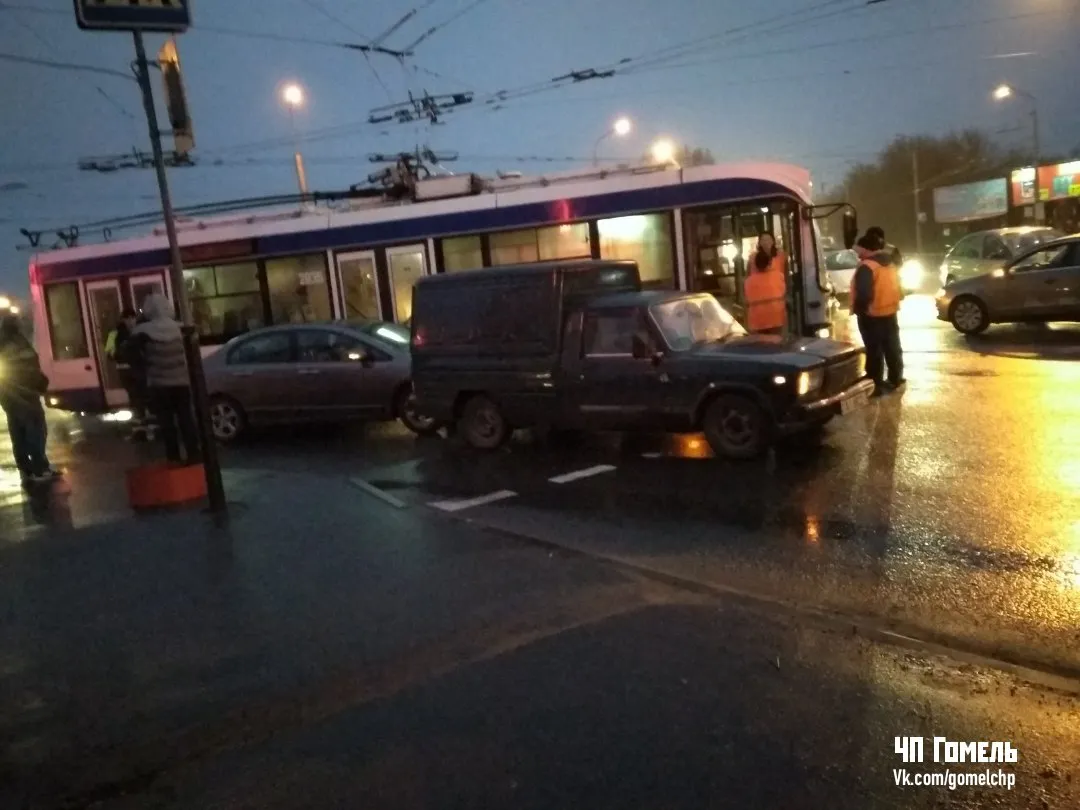 В Гомеле на пересечении улиц Богдана Хмельницкого и Полесской ДТП. Движение затруднено 