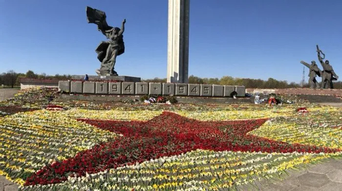 Правительство Латвии поддержало демонтаж 69 памятников советской эпохи