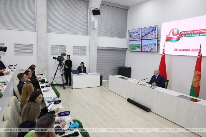 Лукашенко: Беларусь не подает сигналов Западу через помилование осужденных
